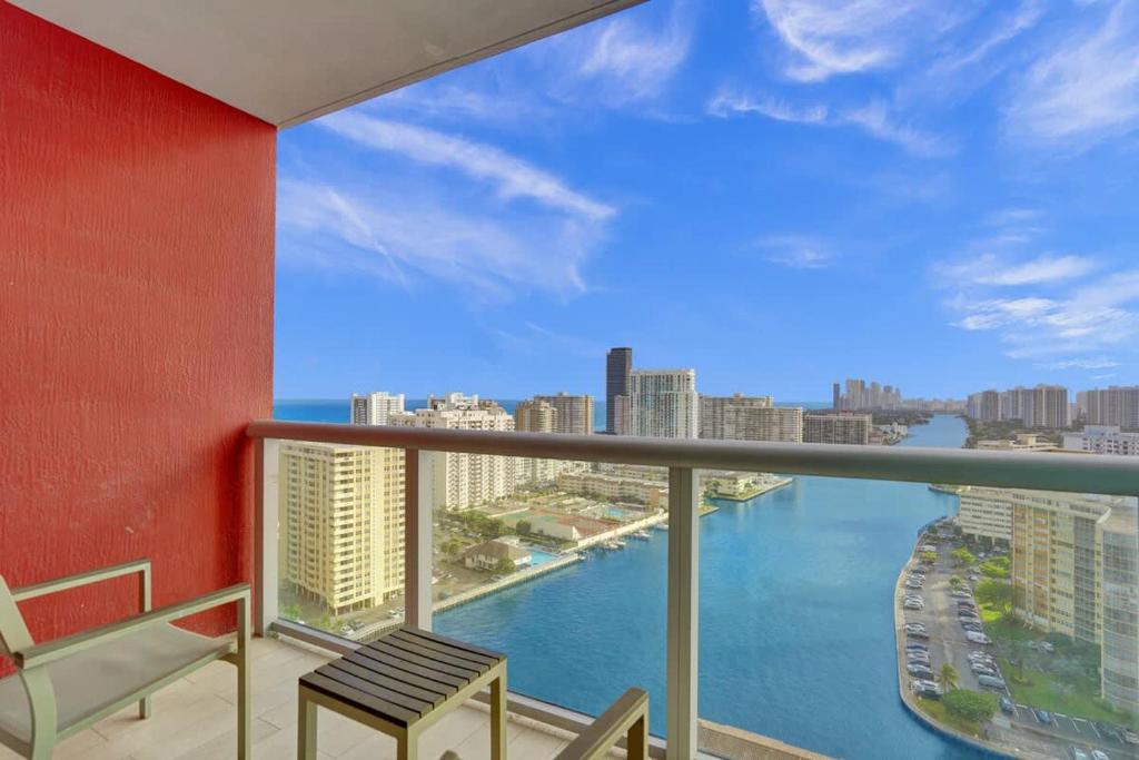 Hallandale Beach Hotel | Waterfront Studio in Resort Beach Pool Gym 2405