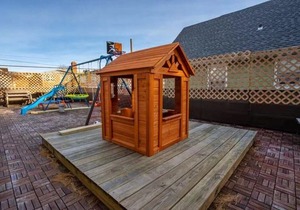 Beautiful Living! Deck& Outdoor Kitchen!