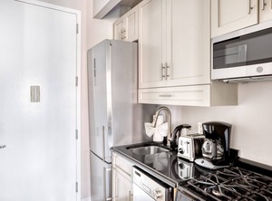 E St Downtown | Ukrainian Village