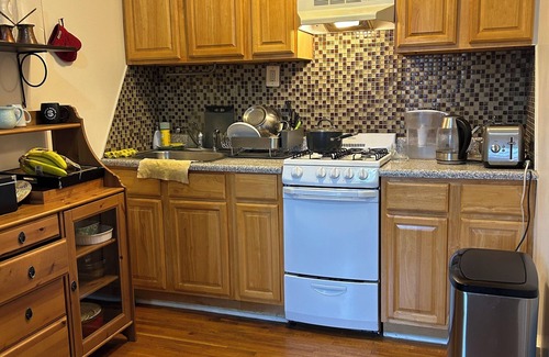 Queens Apartment | 1BR Walk to Subway/LIRR on Austin Street