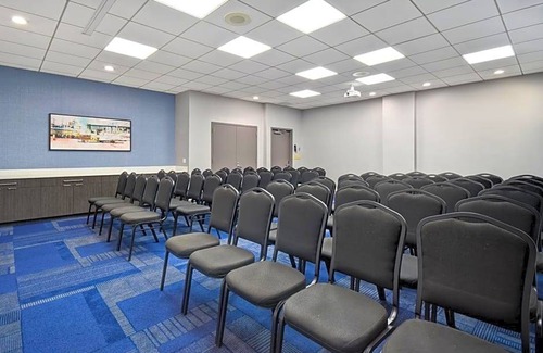 Queens Hotel | 3-Star Hotel ∙ Hampton Inn NY-JFK