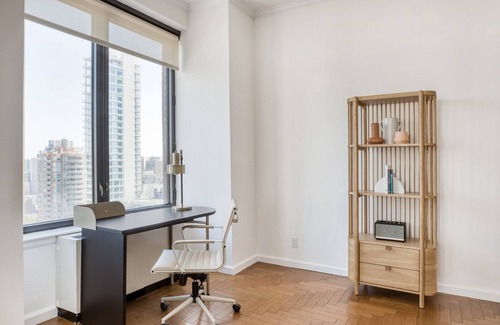 Sutton Place House | Airy Midtown East 3BR w/Elevator & Gym, nr Bloomingdales, by Blueground