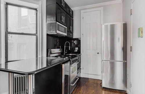 Ukrainian Village Apartment | Blueground | East Village 1bd apartment