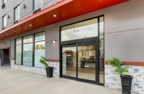 Queens House | Budget Friendly Stay Right off Interstate-678 w/Easy Access to New York City