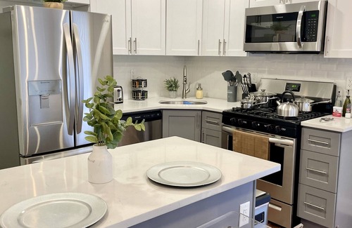 Queens House | Cheer-Full 3bedroom House/n Casino