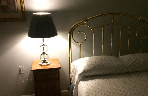 Rochdale Hotel | Cozy and Quiet