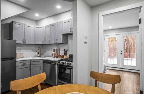 Ukrainian Village Apartment | Cozy Corner 2 Bd 1 Bath