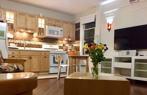 Queens Apartment | Garden Apartment 30 mins to Manhattan, quiet neighborhood w/ Patio/BBQ