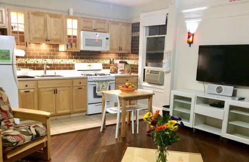 Queens Apartment | Garden Apartment 30 mins to Manhattan, quiet neighborhood w/ Patio/BBQ