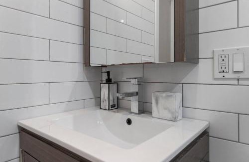 Ukrainian Village Apartment | Heart Of East Vill 2br 1ba Washer Dryer