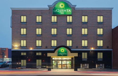 Queens Hotel | La Quinta Inn by Wyndham Queens (New York City)