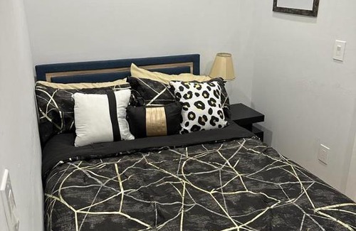 Cypress Hills House | Latisha luxury place