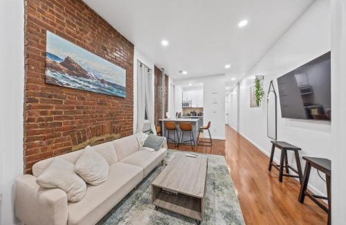 Midtown South Apartment | Lavish Downtown Manhattan Oasis in Union Square