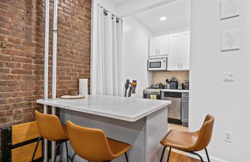 Midtown South Apartment | Lavish Downtown Manhattan Oasis in Union Square