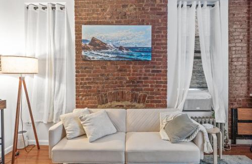 Midtown South Apartment | Lavish Downtown Manhattan Oasis in Union Square