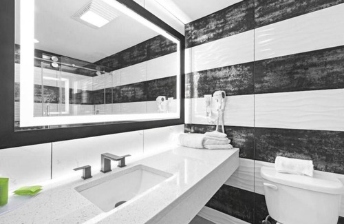 Norwood Hotel | LIV Hotel Bronx
