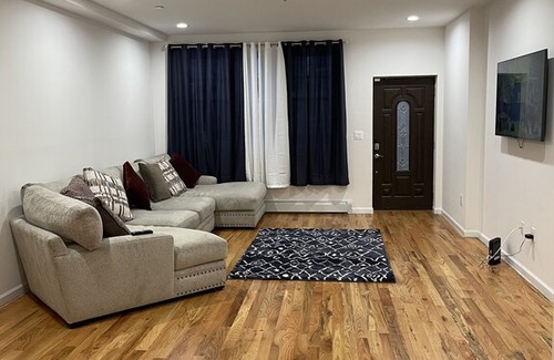 Williamsbridge House | Luxury apartments NY 4 Bedrooms 3 Bathroom.