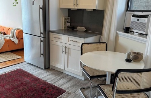 Ukrainian Village Apartment | Modern 1-bedroom apt in Bowery, New York with lots of natural light, WiFi, & AC