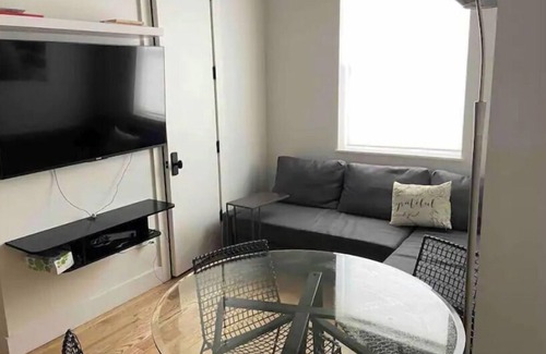 Crown Heights House | New modern Apt w/gym &elevator(monthly deal disc.)