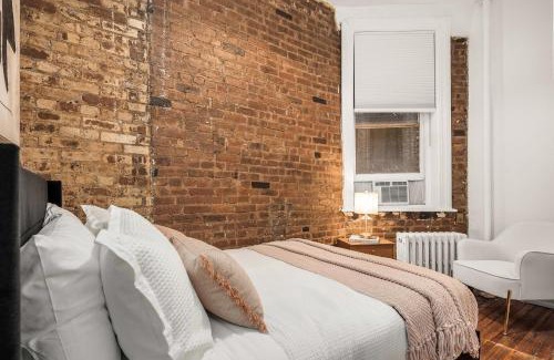 Ukrainian Village Apartment | Spacious 3-Bedroom Retreat in the Heart of NYC