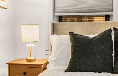Ukrainian Village Apartment | Spacious 3-Bedroom Retreat in the Heart of NYC