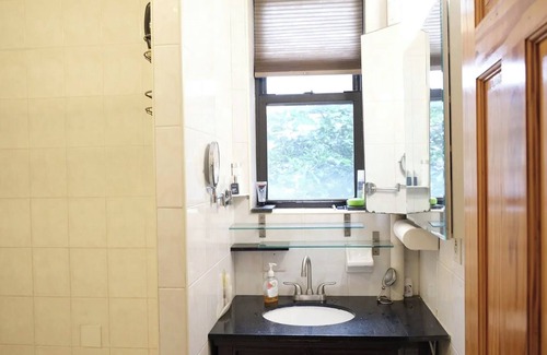 Upper East Side Apartment | Spacious & Quiet UES 1-Bedroom Apartment Steps from Central Park