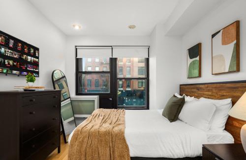 Ukrainian Village Apartment | Stylish 2BR Apartment in the Heart of East Village