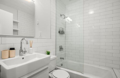 Ukrainian Village Apartment | Stylish 2BR Apartment in the Heart of East Village