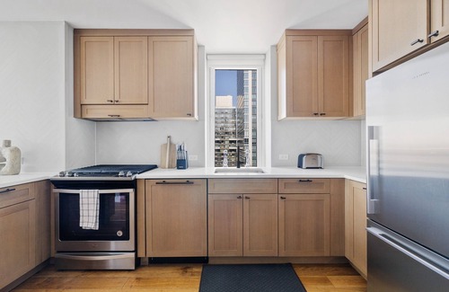 Theater District Apartment | Time Square Luxury Huge Two-Bedroom Apartment King Beds