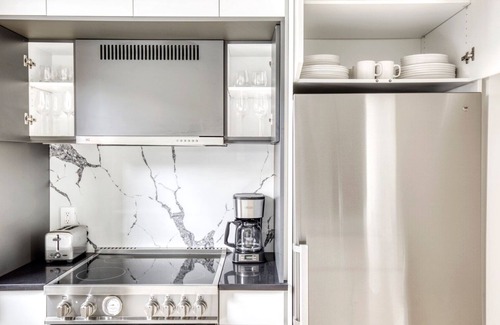 Brooklyn Heights Apartment | Trendy BK Heights 2BR w/W/D & Elevator, nr Promenade, by Blueground