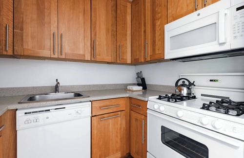Upper East Side Apartment | UES charming Two Bedroom with 24/7 guest service