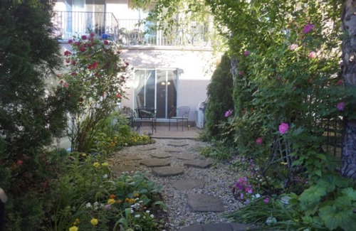 Williamsburg Condo | Williamsburg Garden Apartment, Great for Families, Steps to the Subway (G and L)