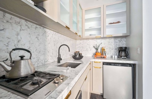 Financial District Apartment | 17John: Luxury One Bedroom Apartment