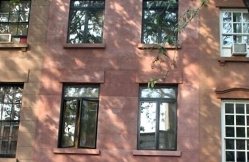 Carroll Gardens Apartment | 1880's Carroll Gardens Sunny Studio