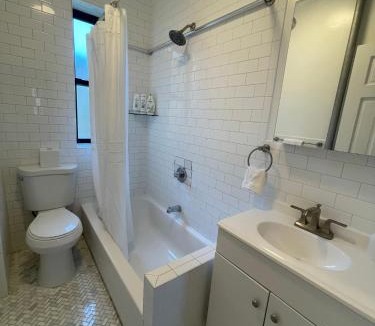 Queens Apartment | 1BR Apt in Sunnyside 15 min to Manhattan