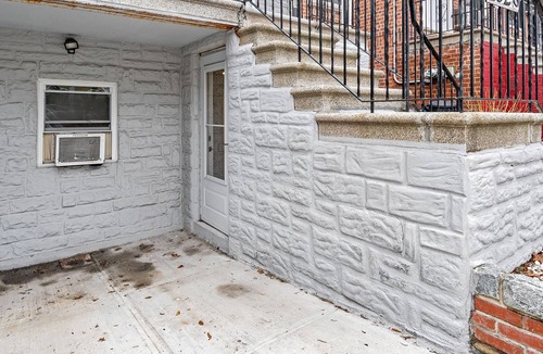 East Bronx House | 2 Bedroom Apt close to major hospitals at Morris Park, Bronx - Pet friendly