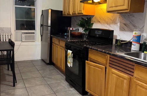 Wakefield House | 2-bedroom house with WiFi, Movie Theater, Home Office No Cleaning fee
