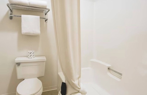 Wolf Point Hotel | 2 Value-Driven Rooms Near Local Dining Options, Next to Wolfe Pointe Museum