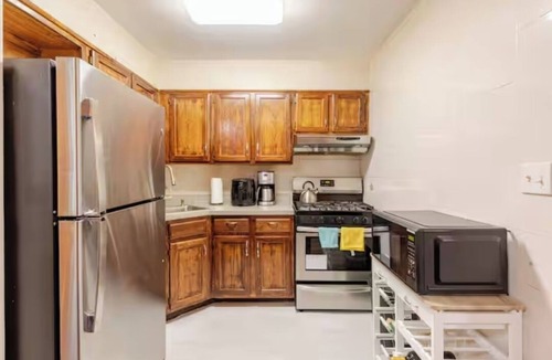 Bedford-Stuyvesant House | 2BD 1.5BA in Bedstuy, 55in tv coupled with a king and queen sized beds!