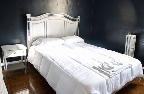 Queens House | 3 bedroom House-Full Kitchen & Bathroom, Livingroom & Dining Room