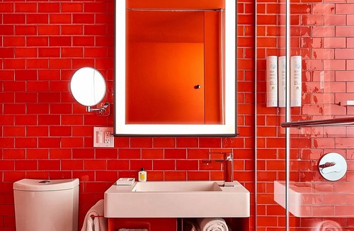 Washington Heights Hotel | 4 Posh Queen Rooms at Radio Hotel, Short Ride to Metropolitan Museum of Art!