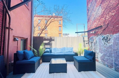 Ukrainian Village Apartment | 401-1 3BR/2Baths with Private Outdoors E.Village