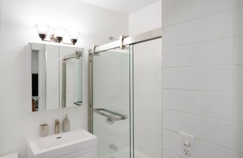 Midtown West Apartment | 444-4D Prime Studio Hell's Kitchen