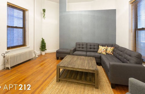 Ukrainian Village Apartment | 5 Bedroom Apartment Located at East Village