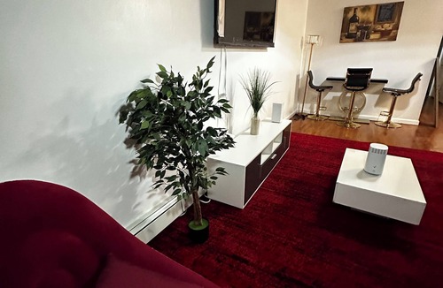 East Bronx Apartment | a spacious 3 bedroom apartment in New York Cityn