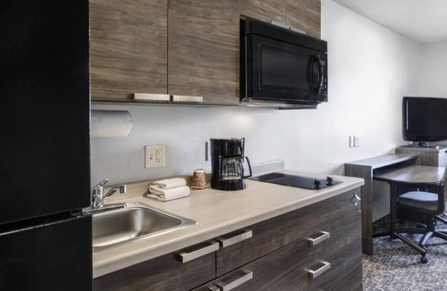 Plainfield Hotel | Affordable Accommodation Near Sodalis Park, Pet-Friendly Too!