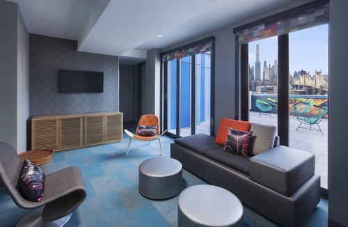 Hunters Point Hotel | Aloft Long Island City - Manhattan View