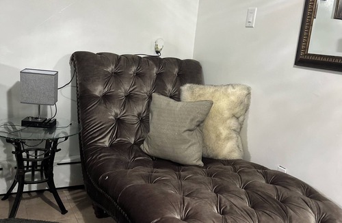 Jamaica Apartment | AMAZING PRIVATE QUIET & COMFORTABLE SHORT STAYS! nKING SZ BED.10 mins from JFK
