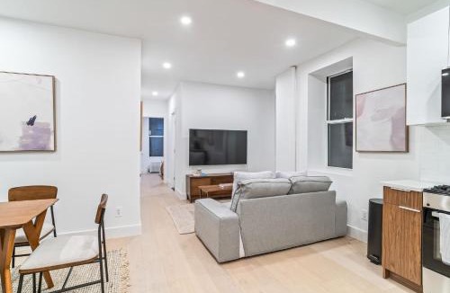 Ukrainian Village Apartment | Astonishing 3BR 2bath Apt