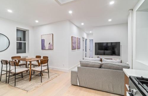 Ukrainian Village Apartment | Astonishing 3BR 2bath Apt
